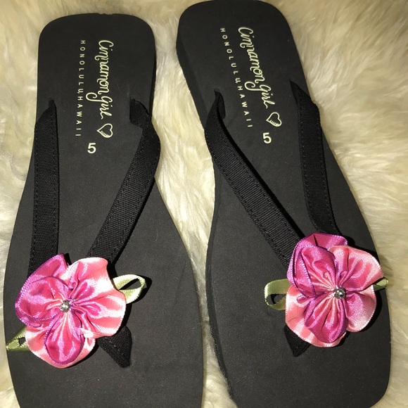 cinnamon girl Shoes Nwot Matching Black And Fuchsia Flip Flops Poshmark